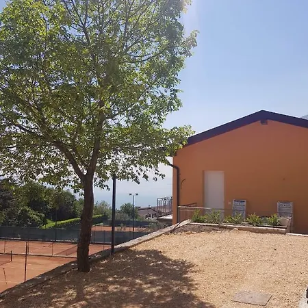Morele Hotel apartamentowy Tignale